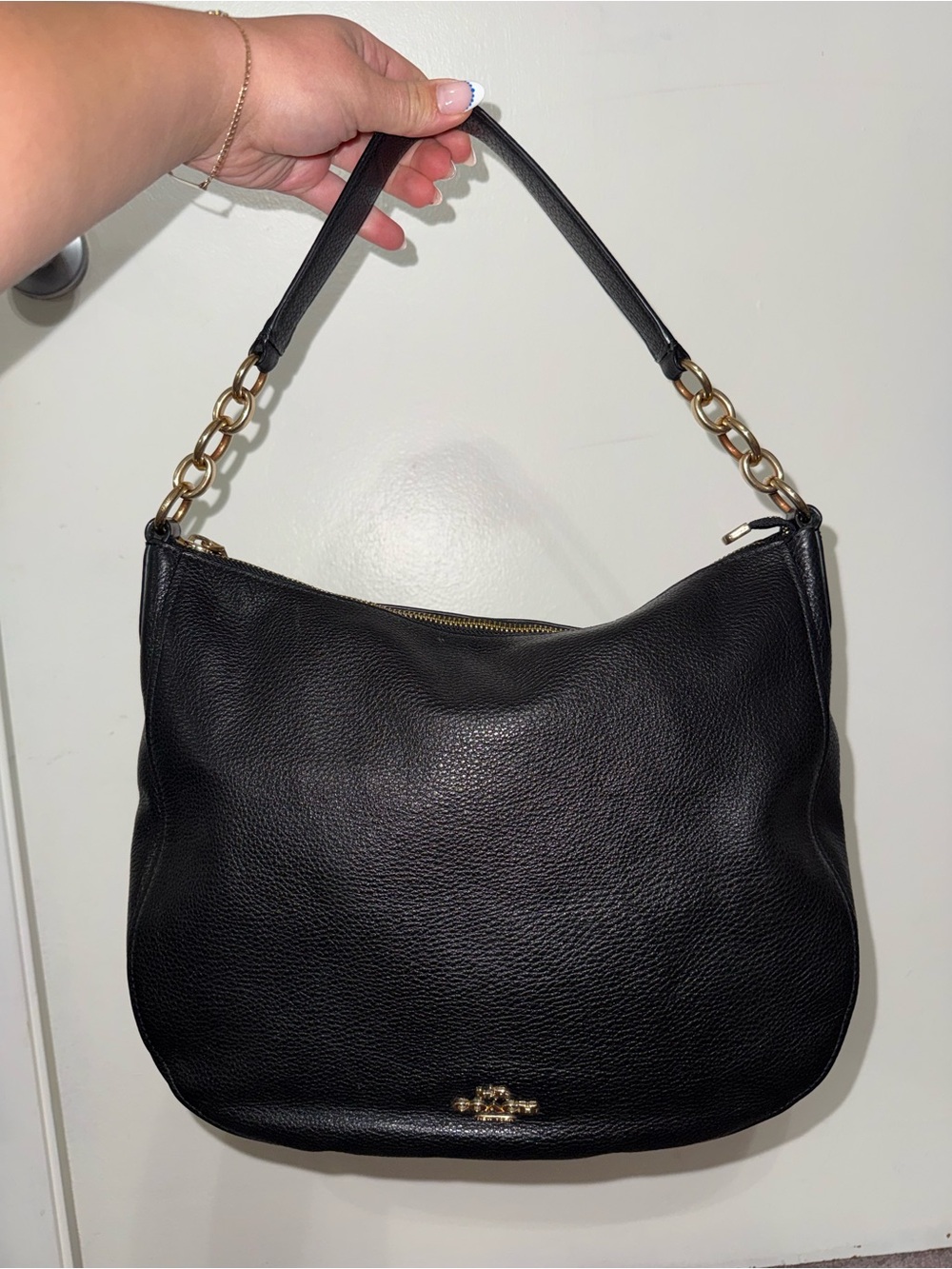 Coach Chelsea 32 Hobo shoulder bag black pebble leather with gold hardware